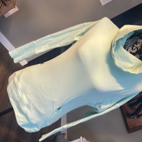 Lululemon size 2 Sweater - Picture 1 of 3